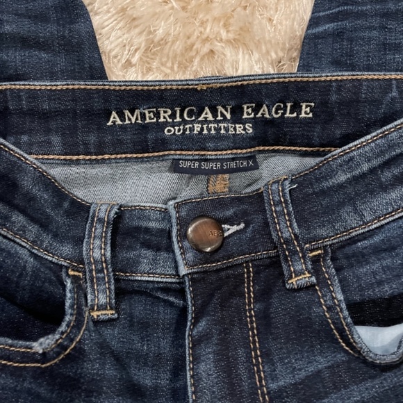 American Eagle Hi-Rise Distressed Jegging Size 2 short - Picture 3 of 6
